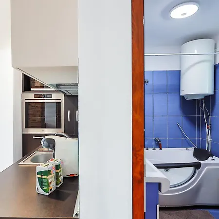 Oradea City Center Apartment Near Aquapark With Jacuzzi & Parking Exterior photo