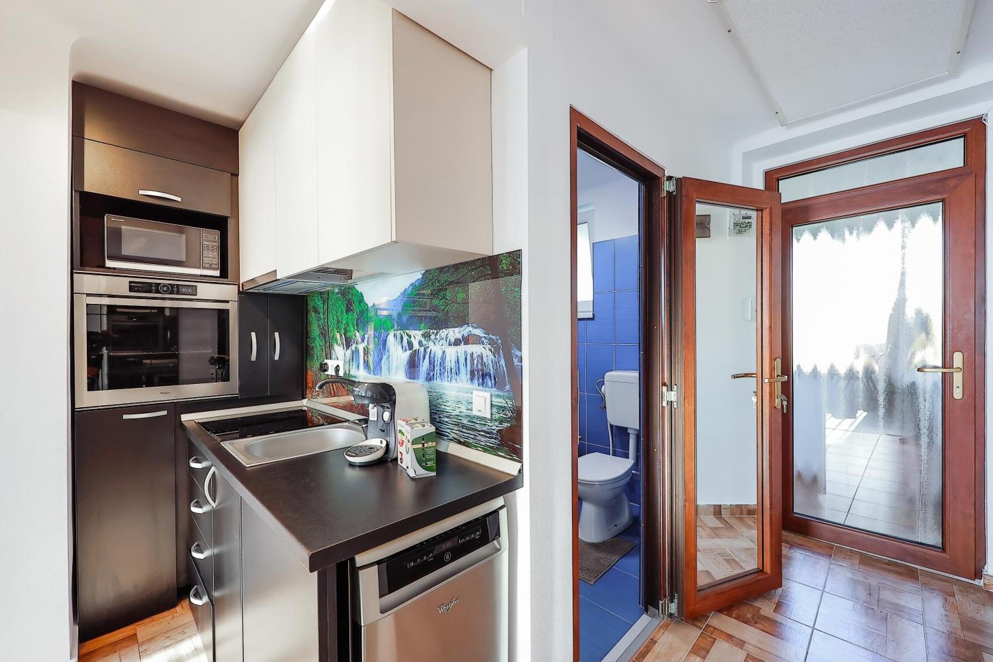 Center Near Aquapark With Jacuzzi & Parking Oradea